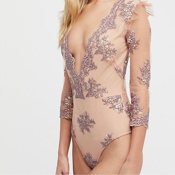 Beautiful lace bodysuit - Picture 1 of 4